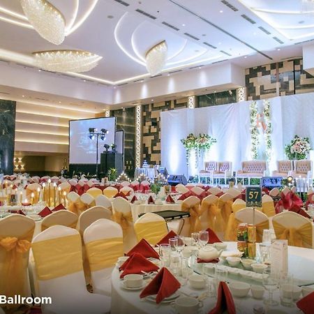 BW Luxury Hotel Jambi Buitenkant foto