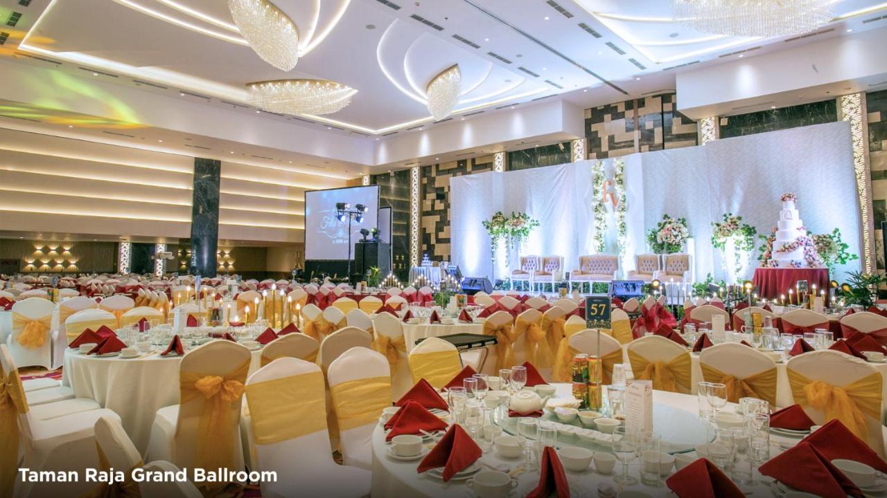 BW Luxury Hotel Jambi Buitenkant foto