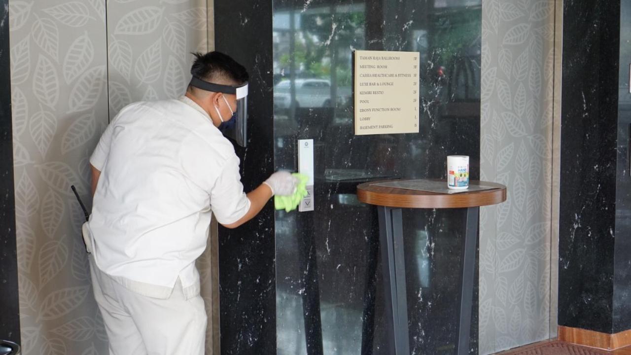 BW Luxury Hotel Jambi Buitenkant foto