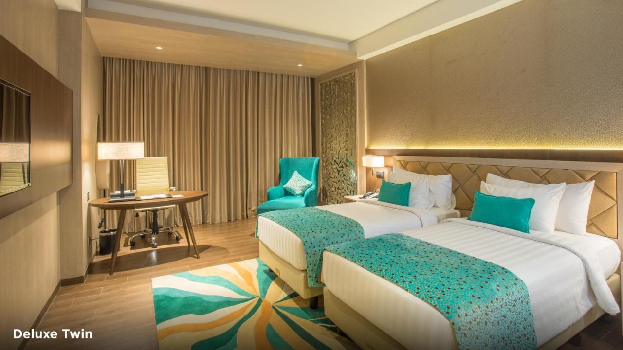 BW Luxury Hotel Jambi Buitenkant foto