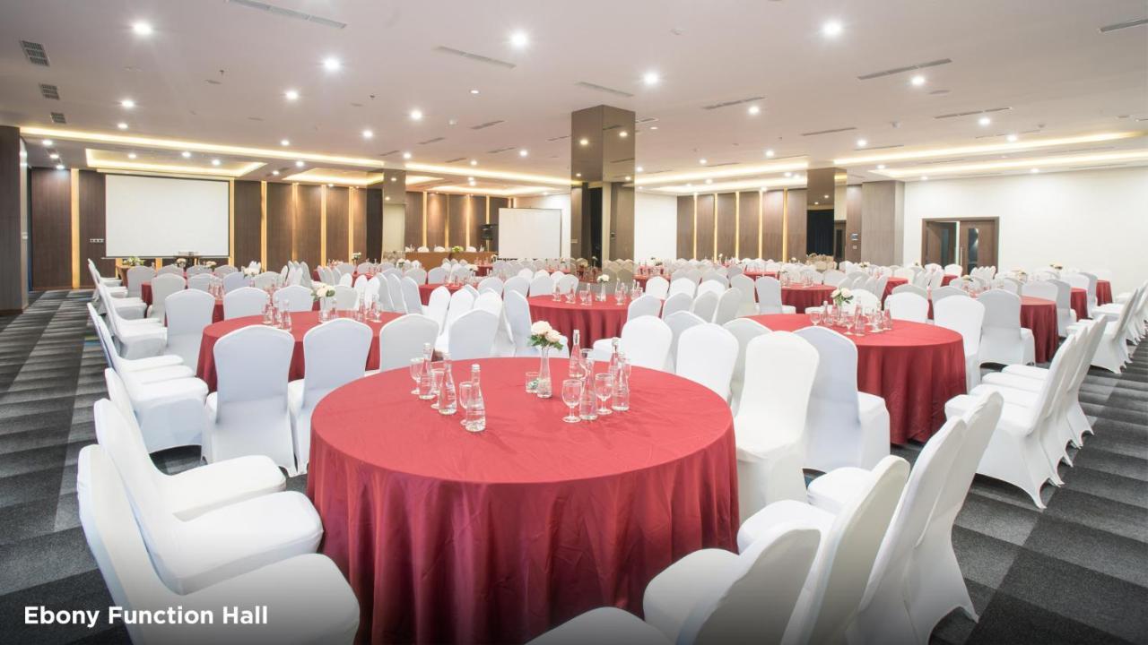 BW Luxury Hotel Jambi Buitenkant foto