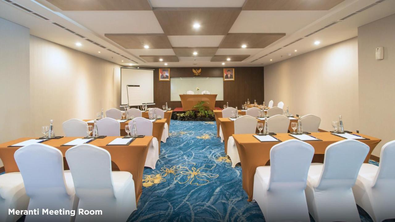 BW Luxury Hotel Jambi Buitenkant foto