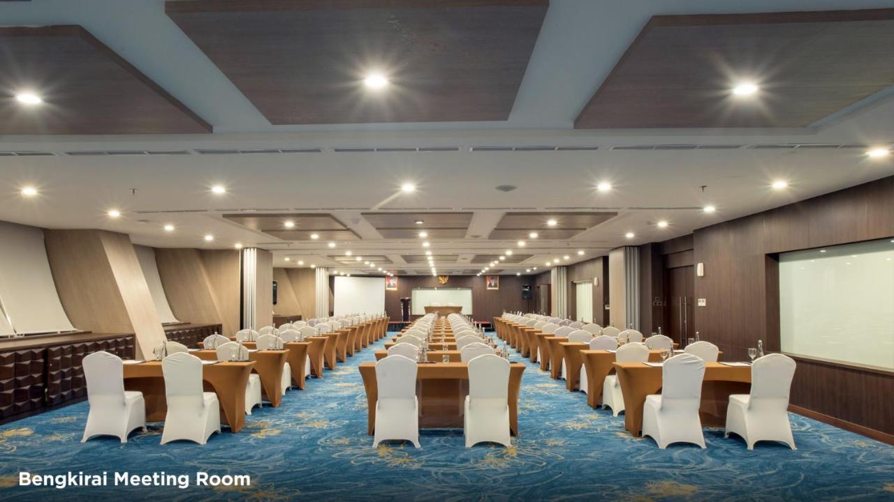 BW Luxury Hotel Jambi Buitenkant foto