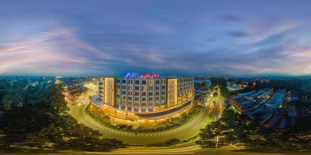 BW Luxury Hotel Jambi Buitenkant foto