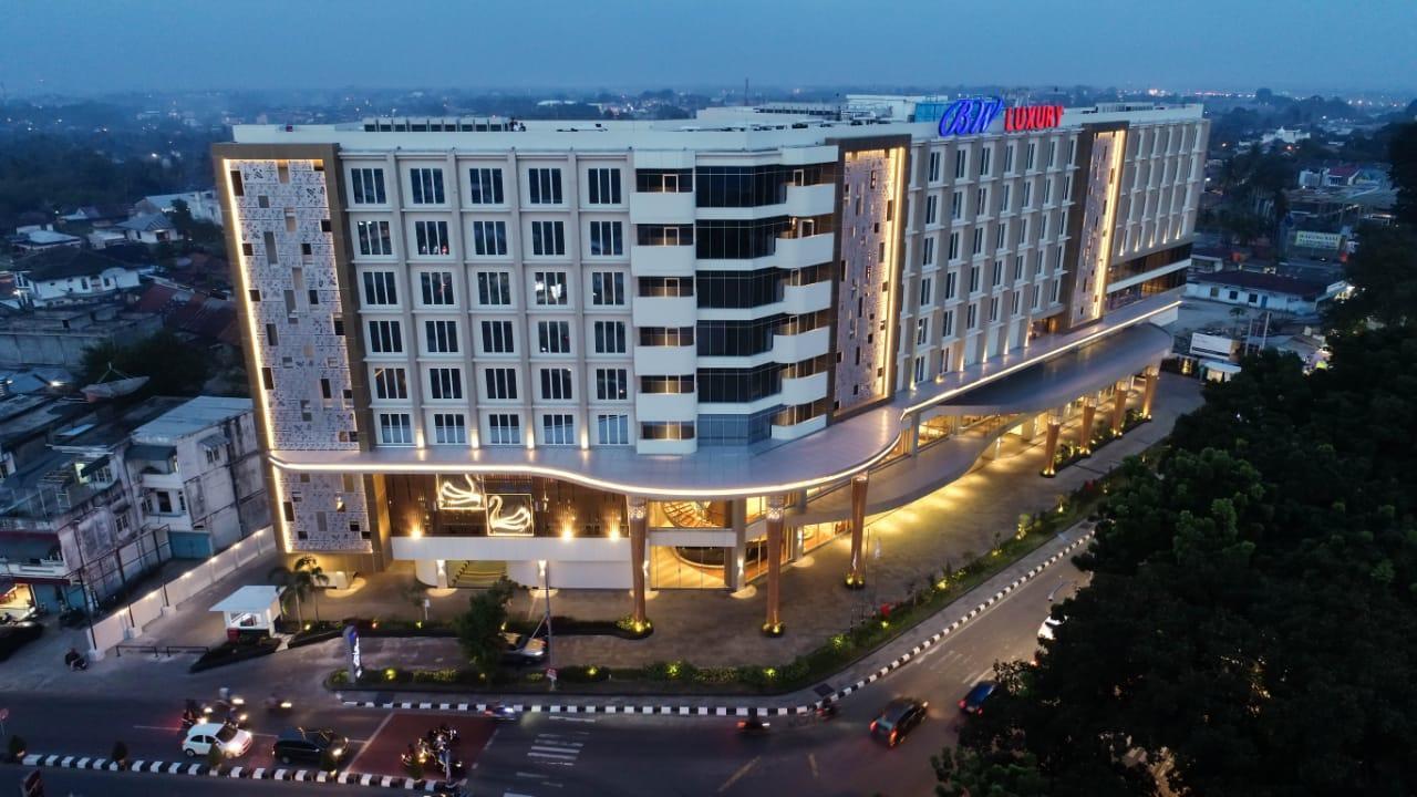 BW Luxury Hotel Jambi Buitenkant foto
