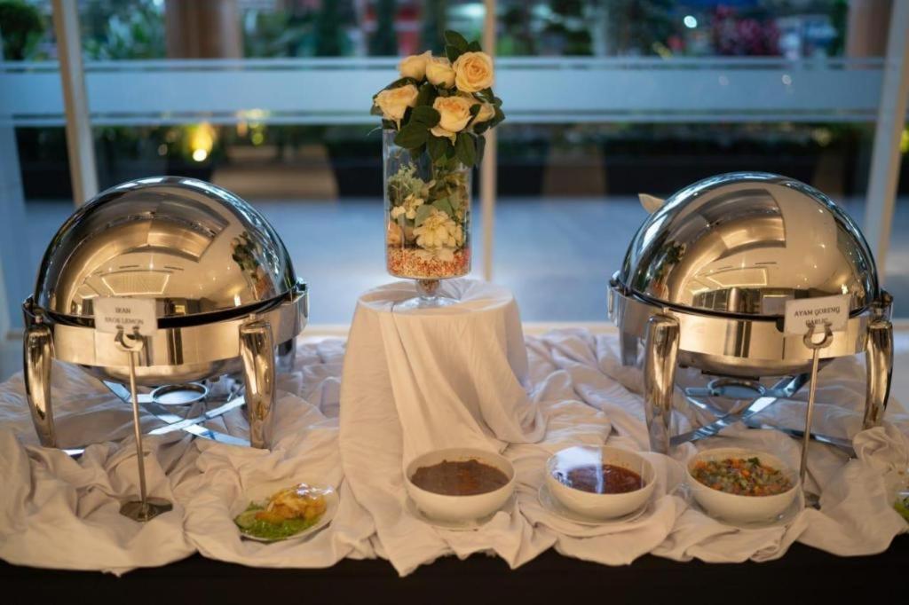 BW Luxury Hotel Jambi Buitenkant foto