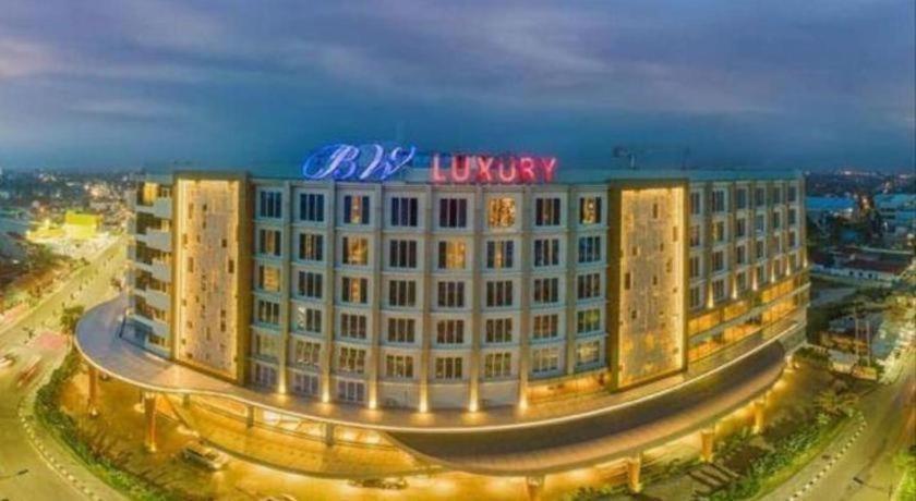 BW Luxury Hotel Jambi Buitenkant foto